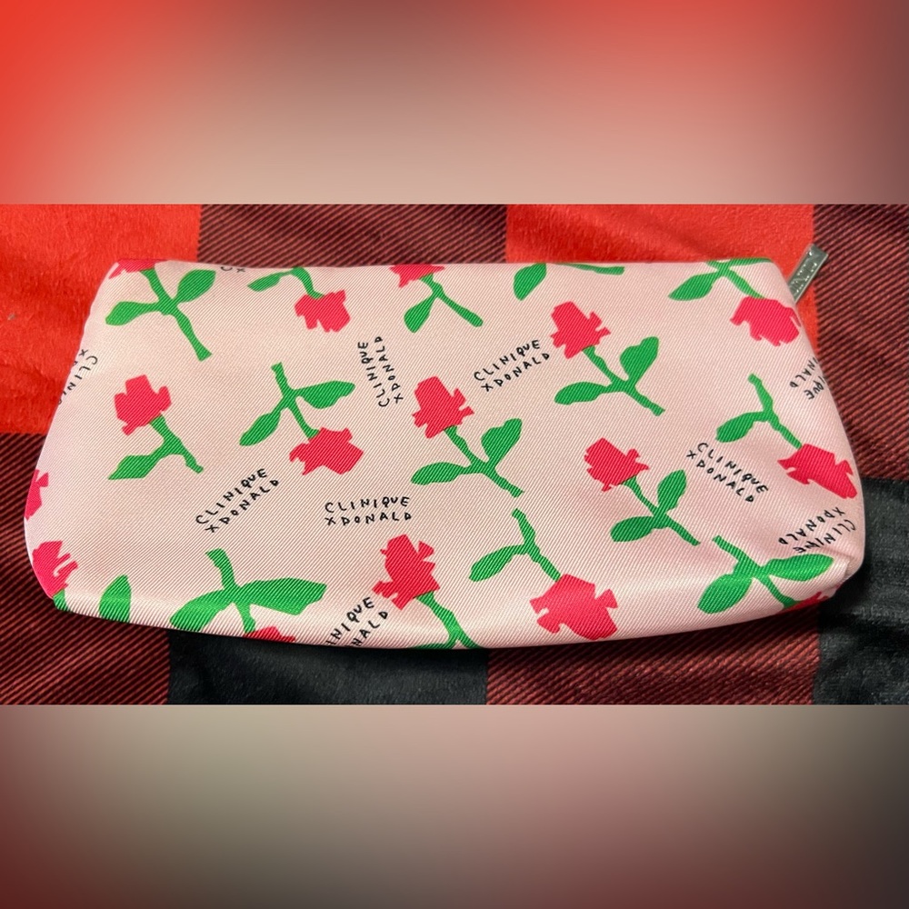 NEW Clinique x Donald Makeup Bag! Plastic on hardware!